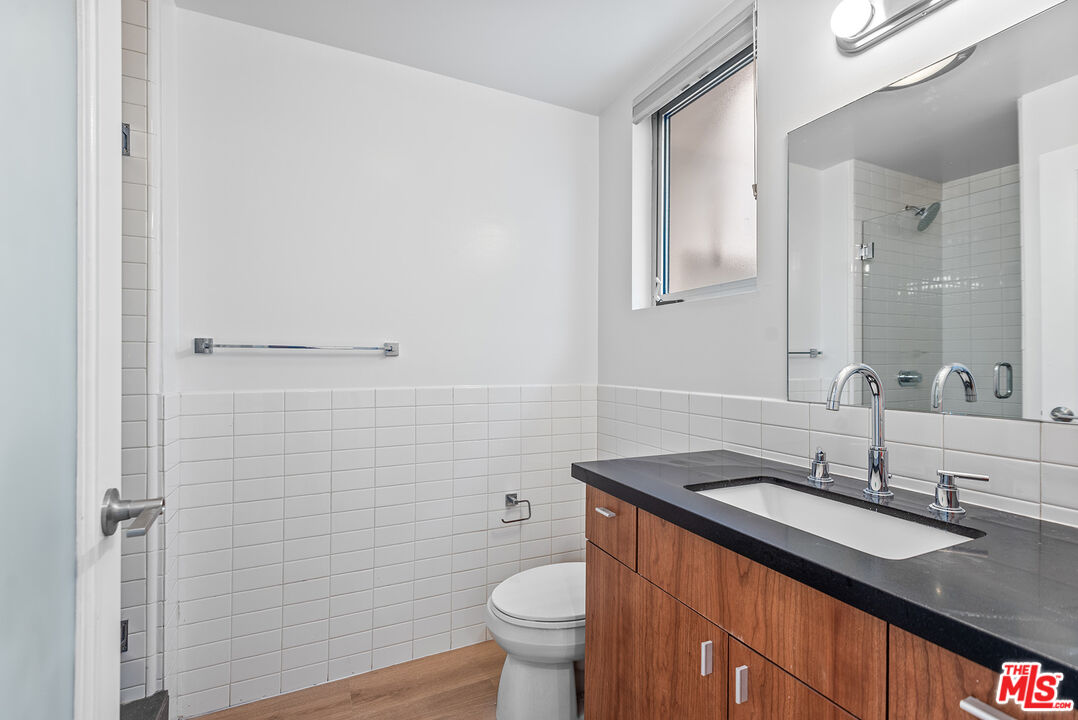 900 N West Knoll Dr Unit: 2