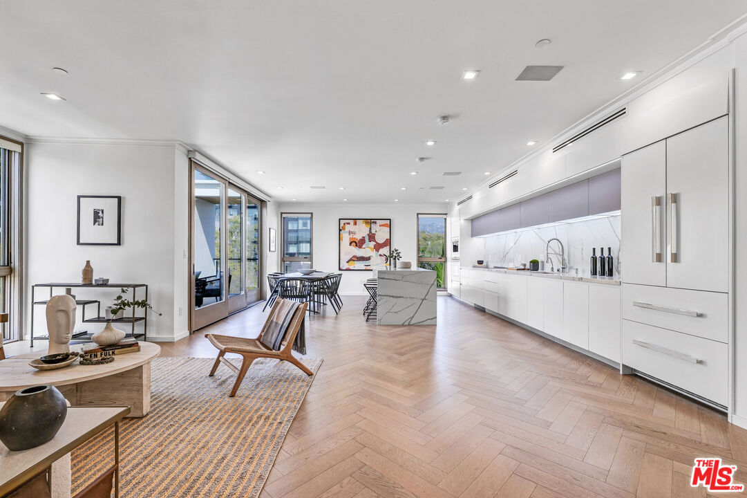 132 N Swall Dr Unit: 304