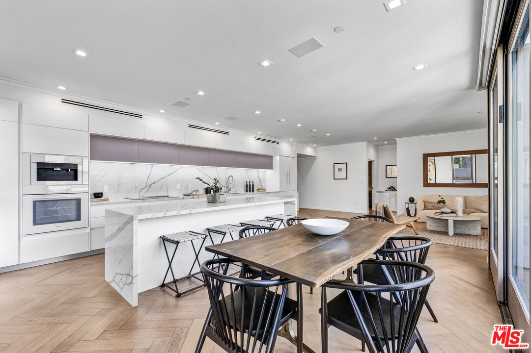 132 N Swall Dr Unit: 304