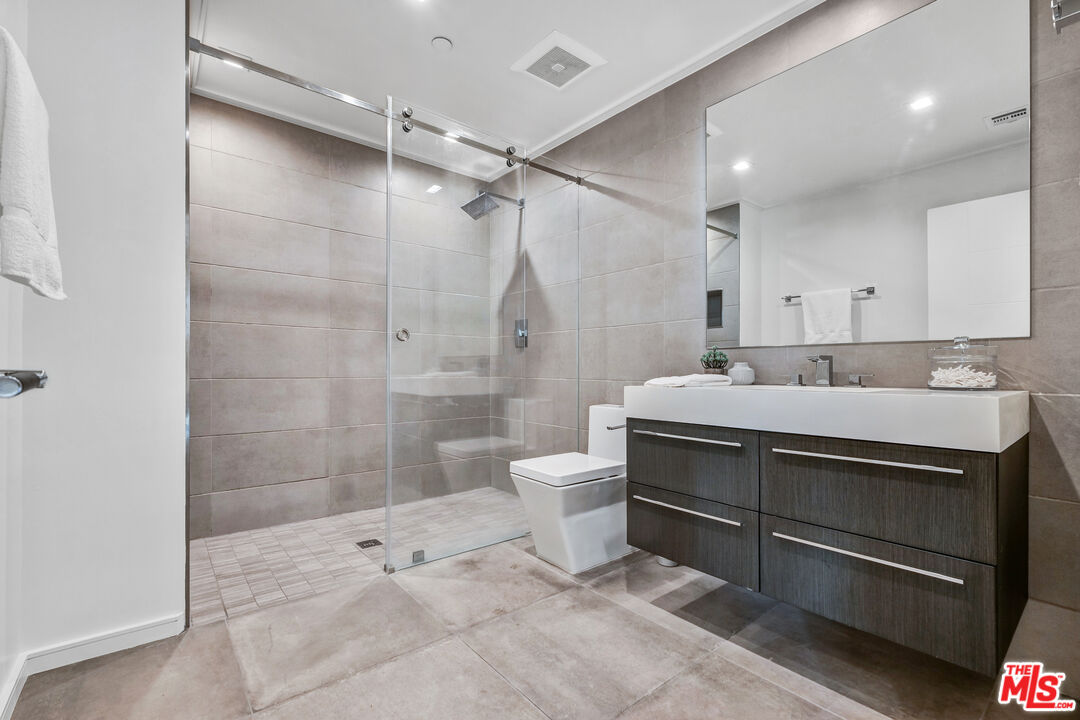 132 N Swall Dr Unit: 304
