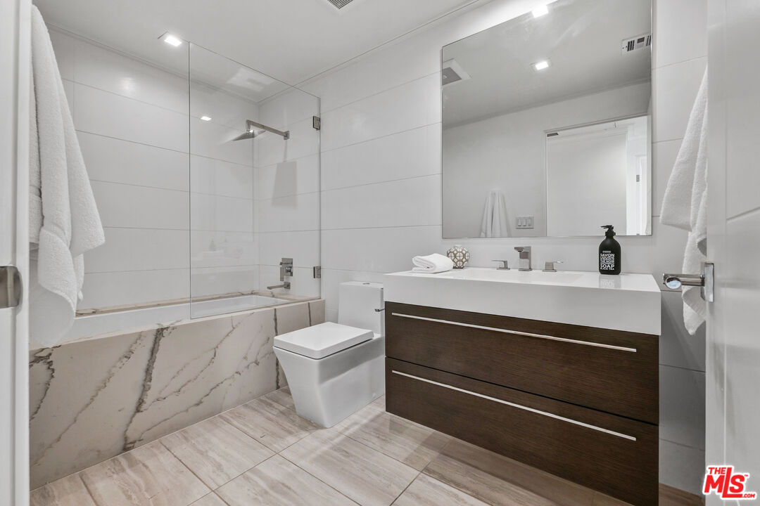 132 N Swall Dr Unit: 304