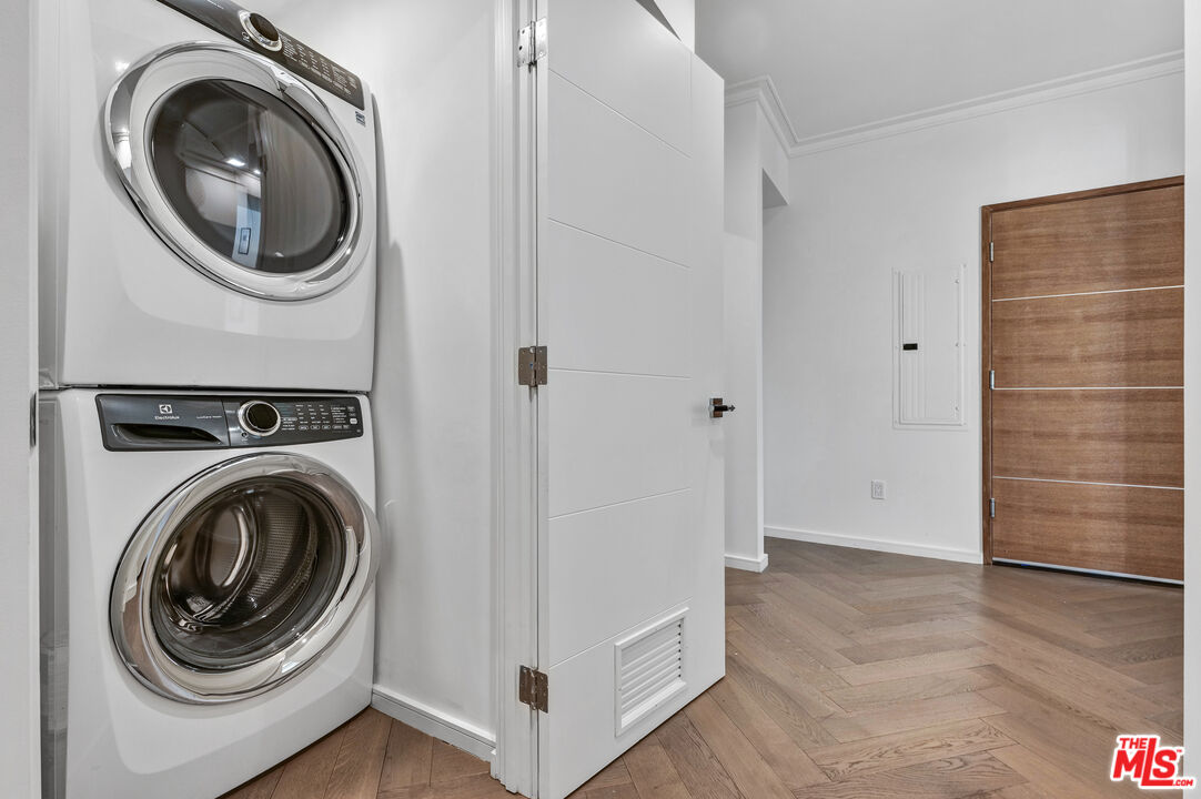 132 N Swall Dr Unit: 304
