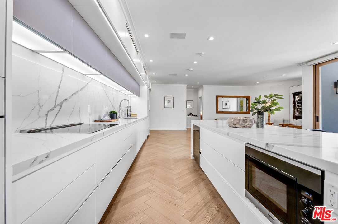 132 N Swall Dr Unit: 304