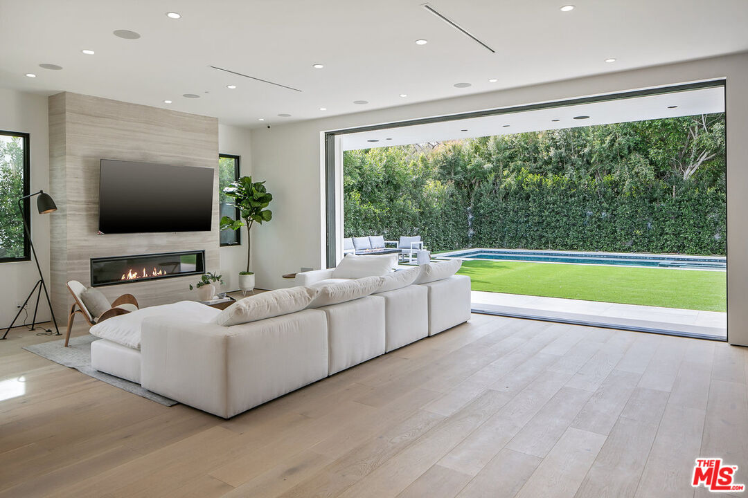 211 Veteran Ave