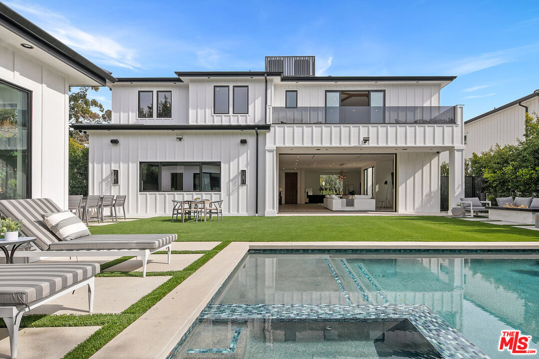 211 Veteran Ave