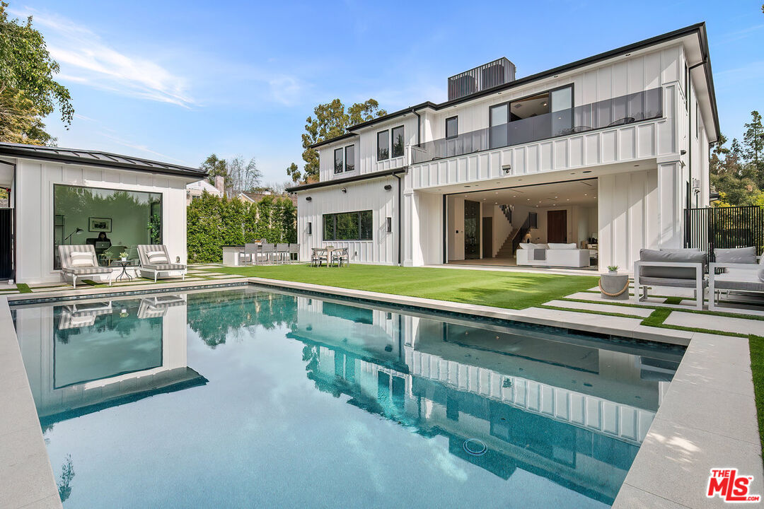 211 Veteran Ave