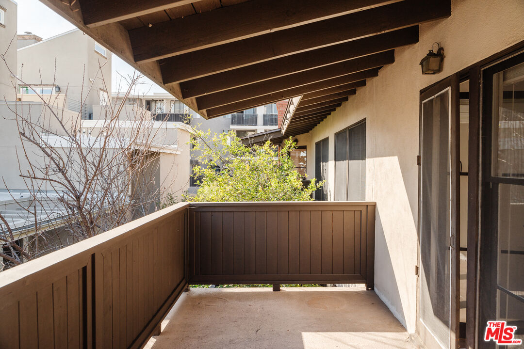 1147 Horn Ave Unit: 5