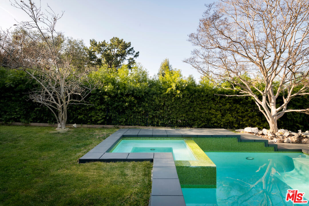 9410 Eden Dr