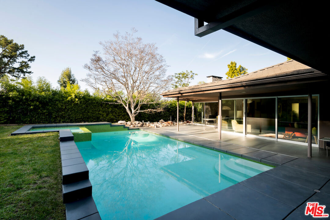 9410 Eden Dr