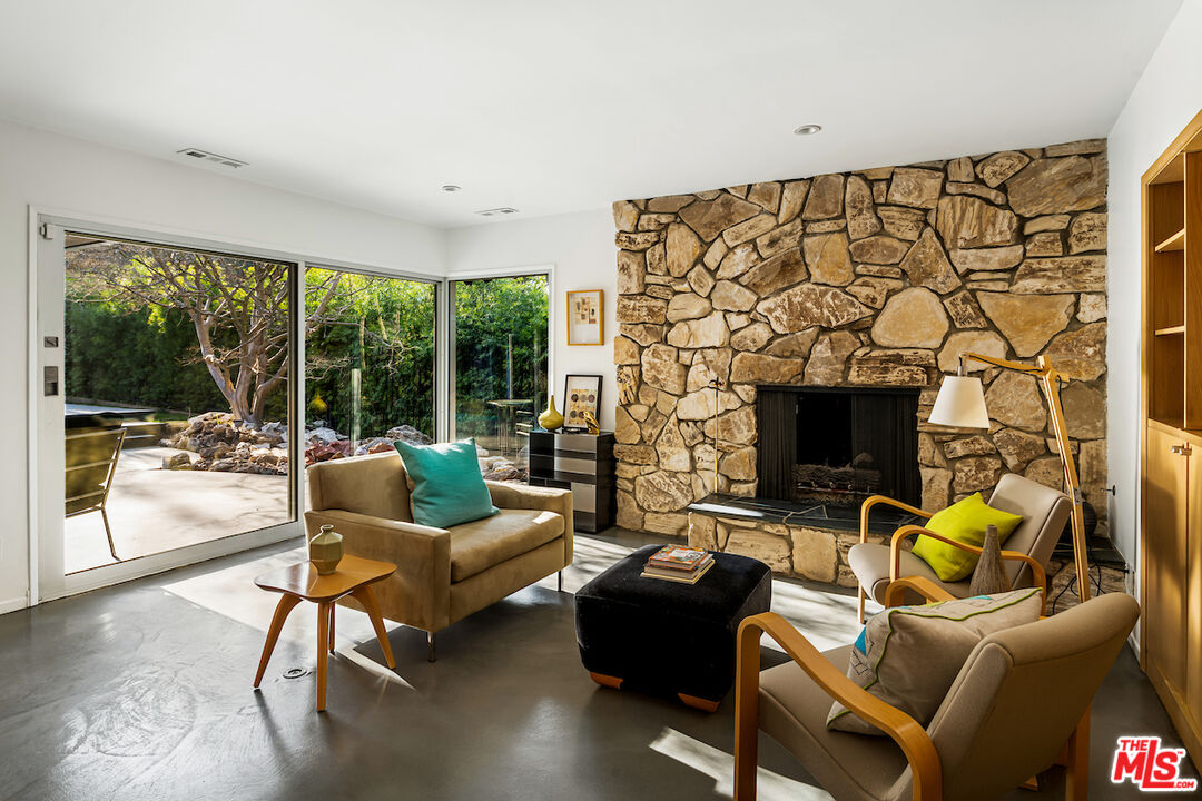 9410 Eden Dr