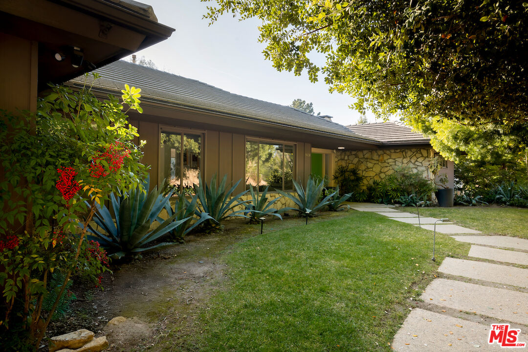 9410 Eden Dr