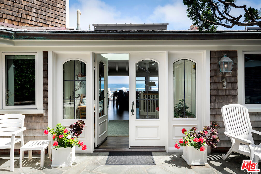 1935 Ocean Way