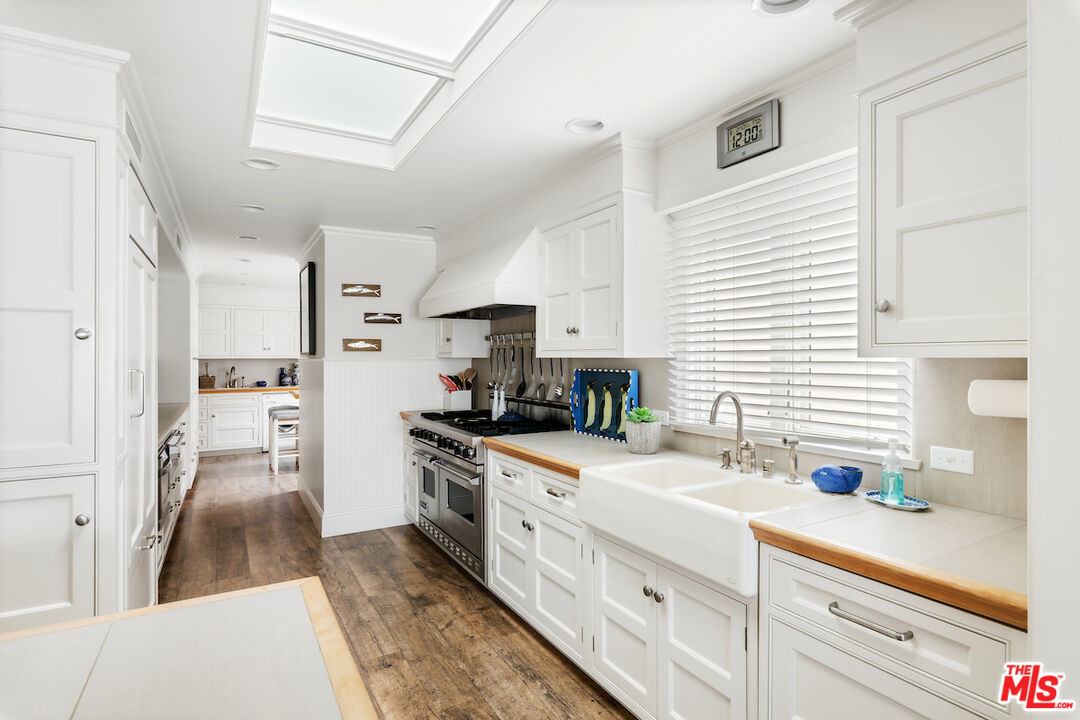 1935 Ocean Way