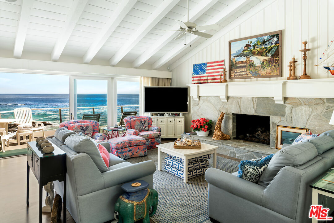 1935 Ocean Way