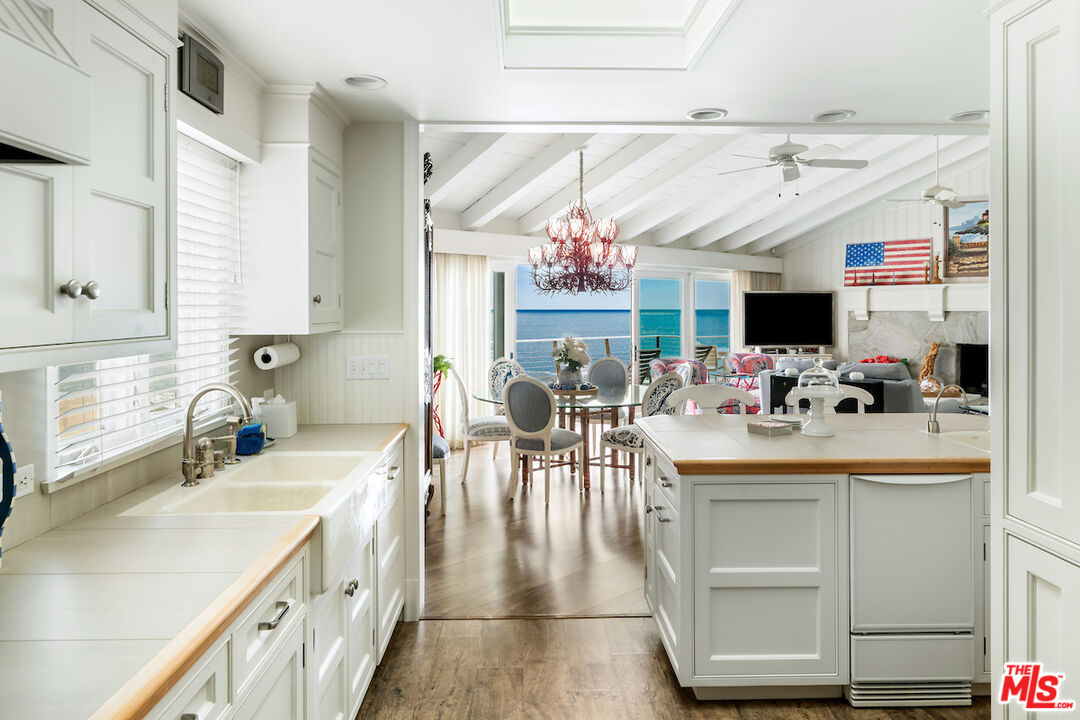 1935 Ocean Way