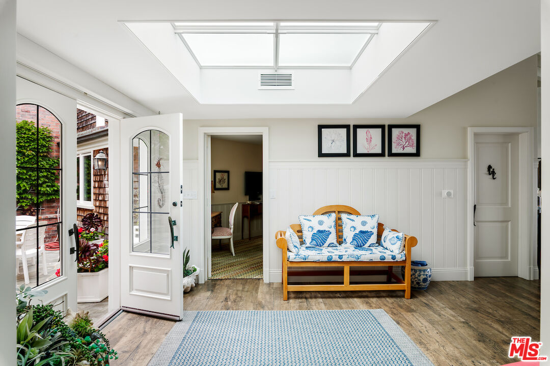 1935 Ocean Way