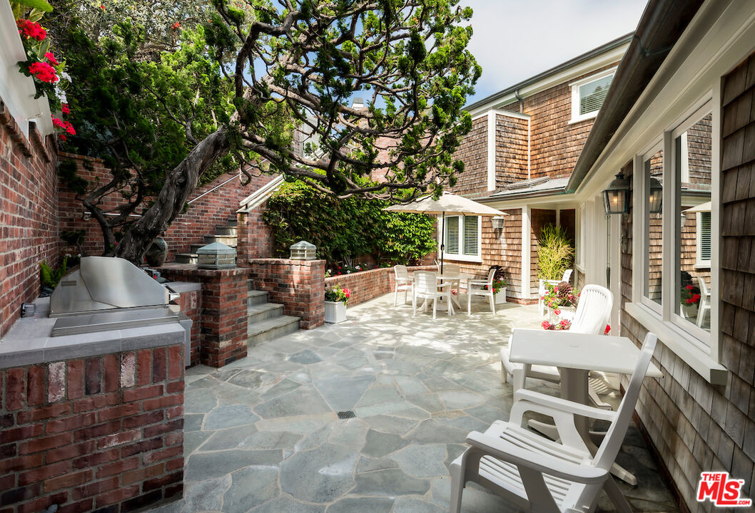1935 Ocean Way
