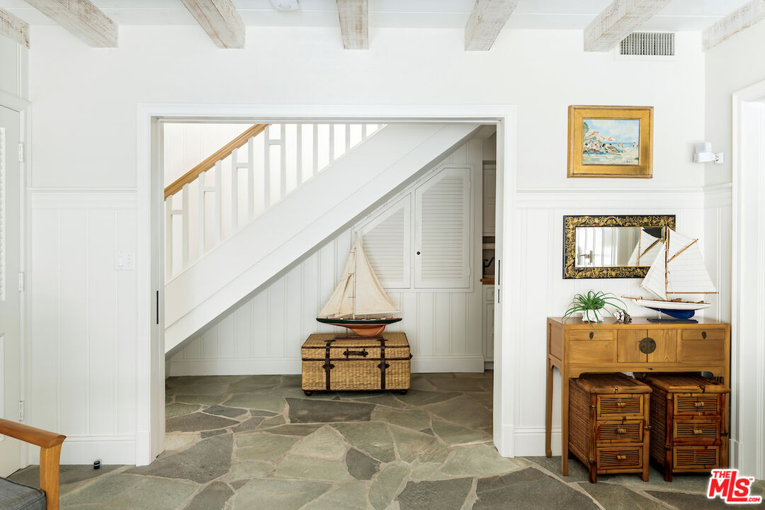 1935 Ocean Way