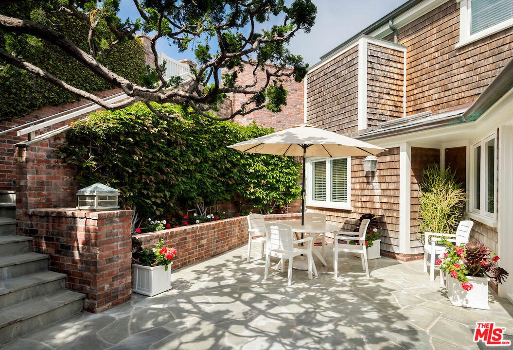 1935 Ocean Way