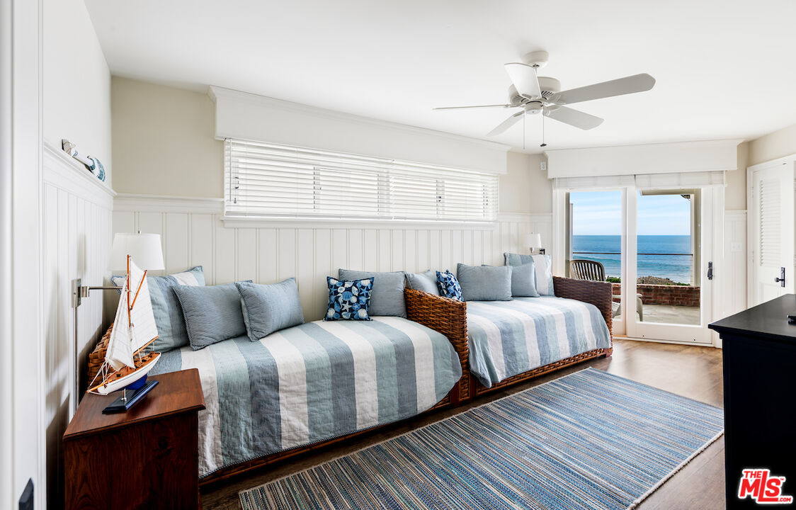 1935 Ocean Way