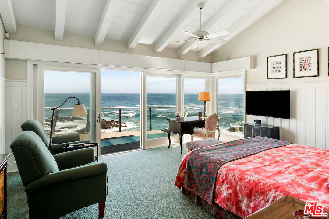 1935 Ocean Way