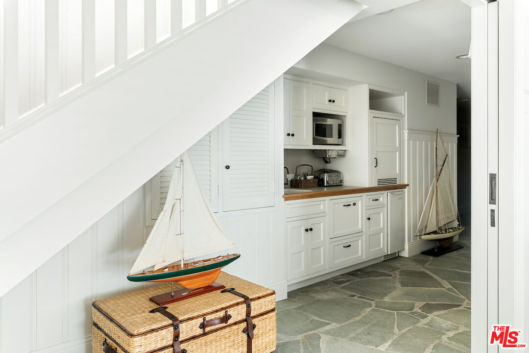 1935 Ocean Way