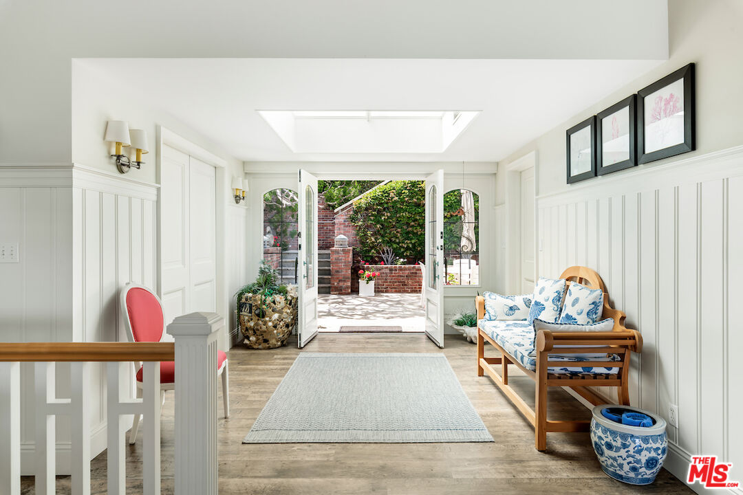 1935 Ocean Way