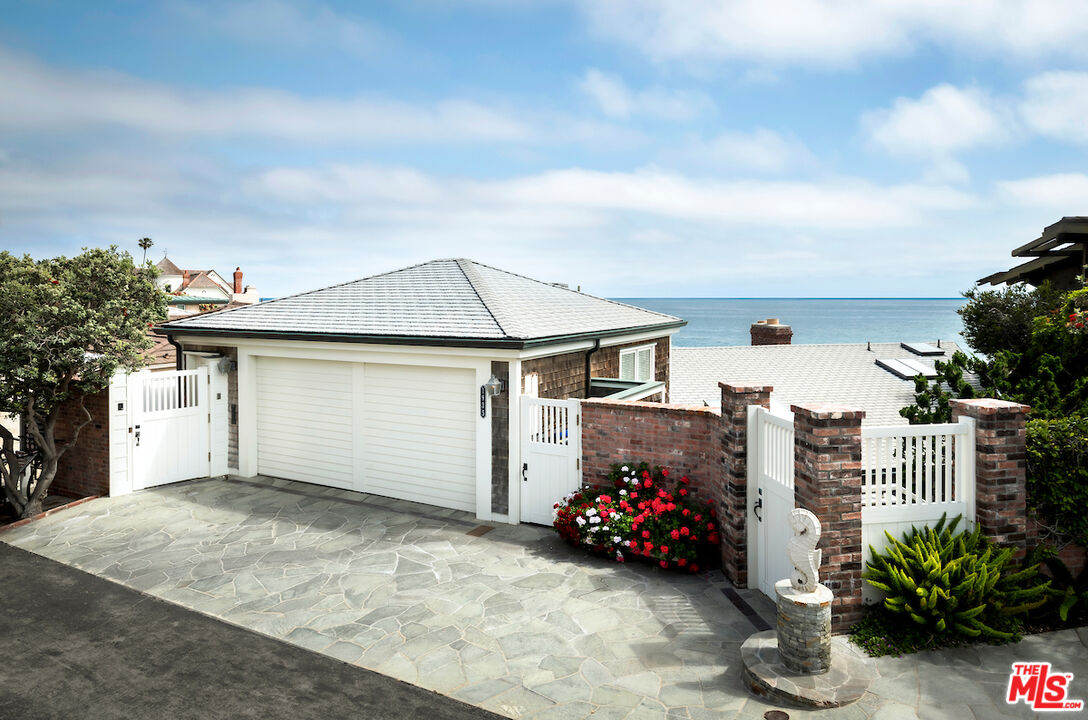 1935 Ocean Way