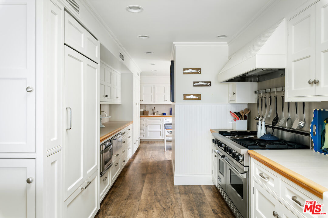 1935 Ocean Way