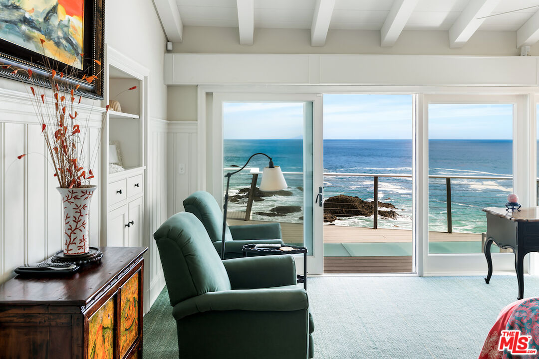 1935 Ocean Way