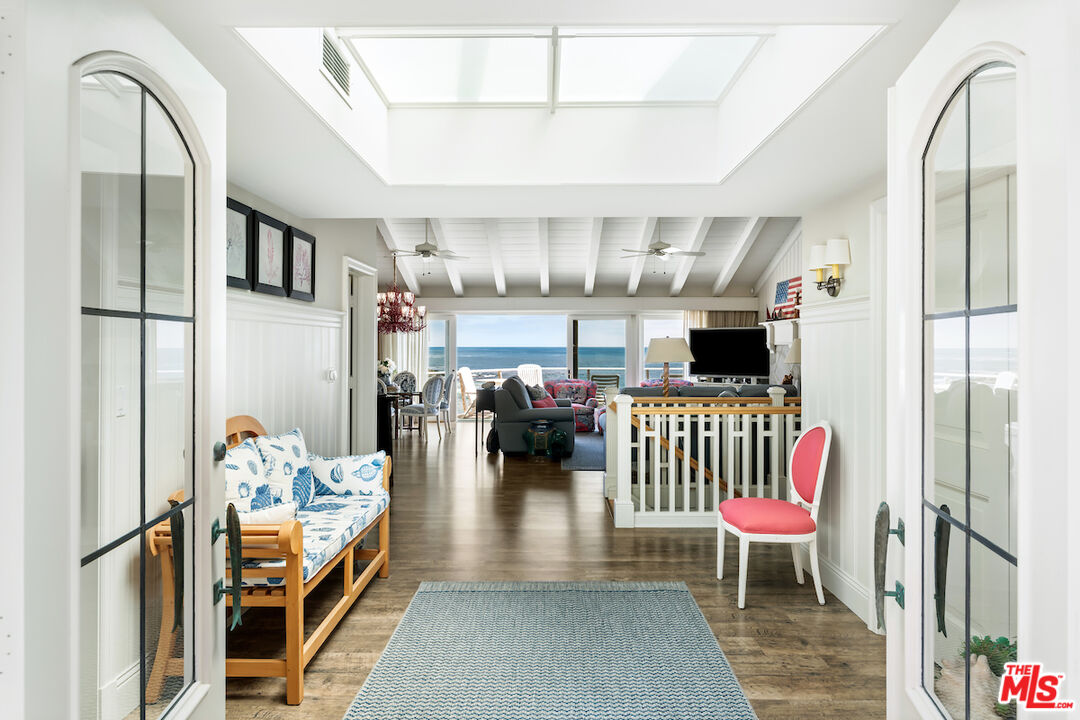 1935 Ocean Way