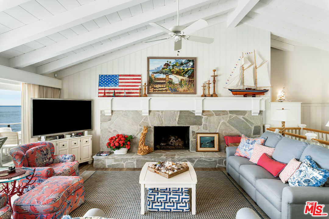 1935 Ocean Way