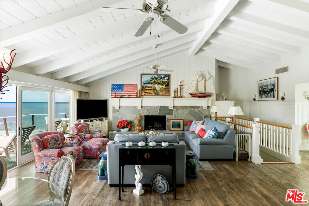 1935 Ocean Way