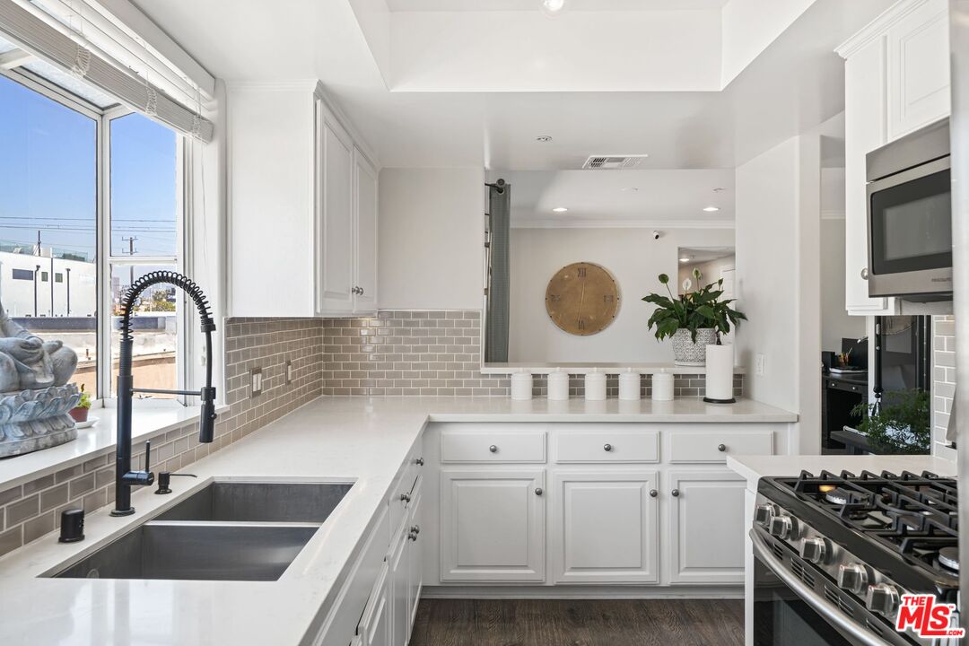 1842 Greenfield Ave Unit: 301