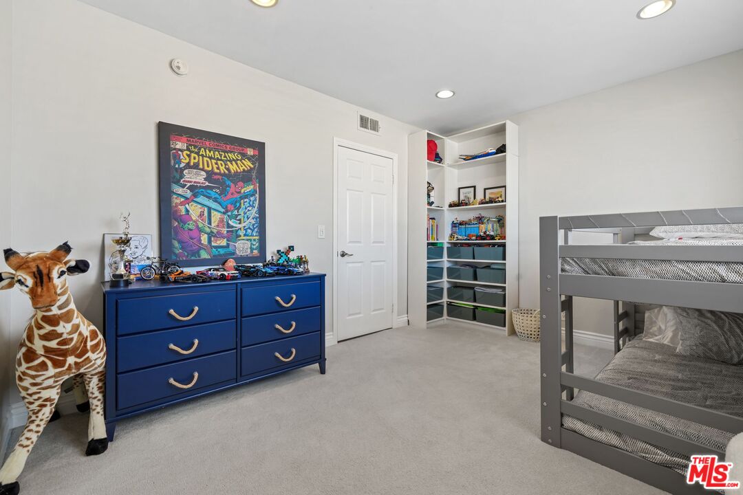1842 Greenfield Ave Unit: 301