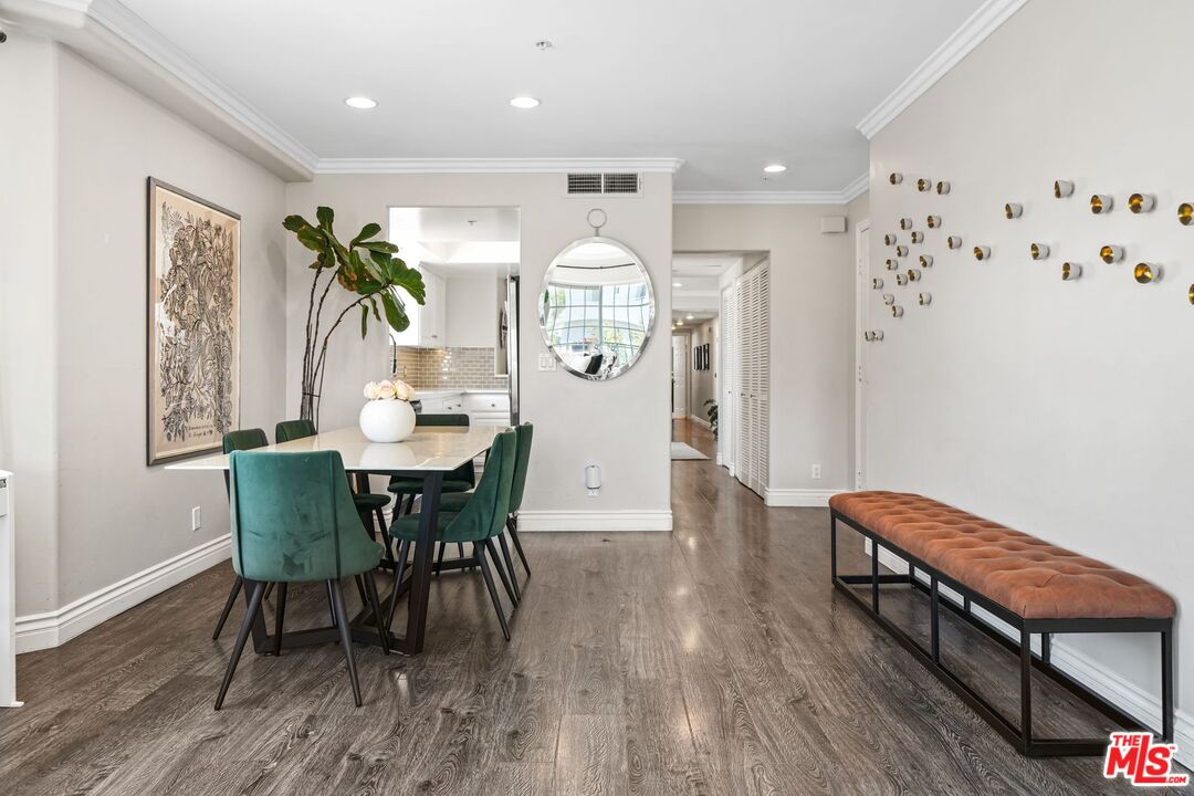 1842 Greenfield Ave Unit: 301