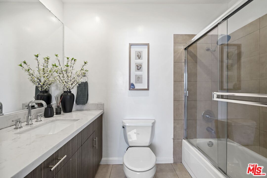 1842 Greenfield Ave Unit: 301