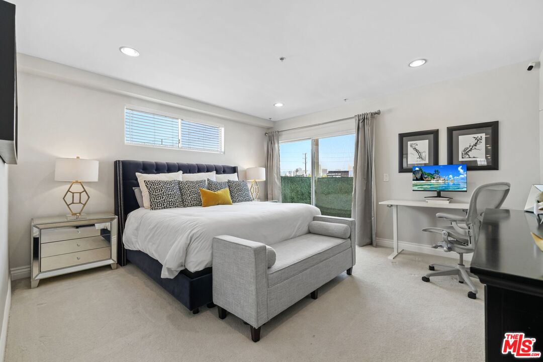1842 Greenfield Ave Unit: 301