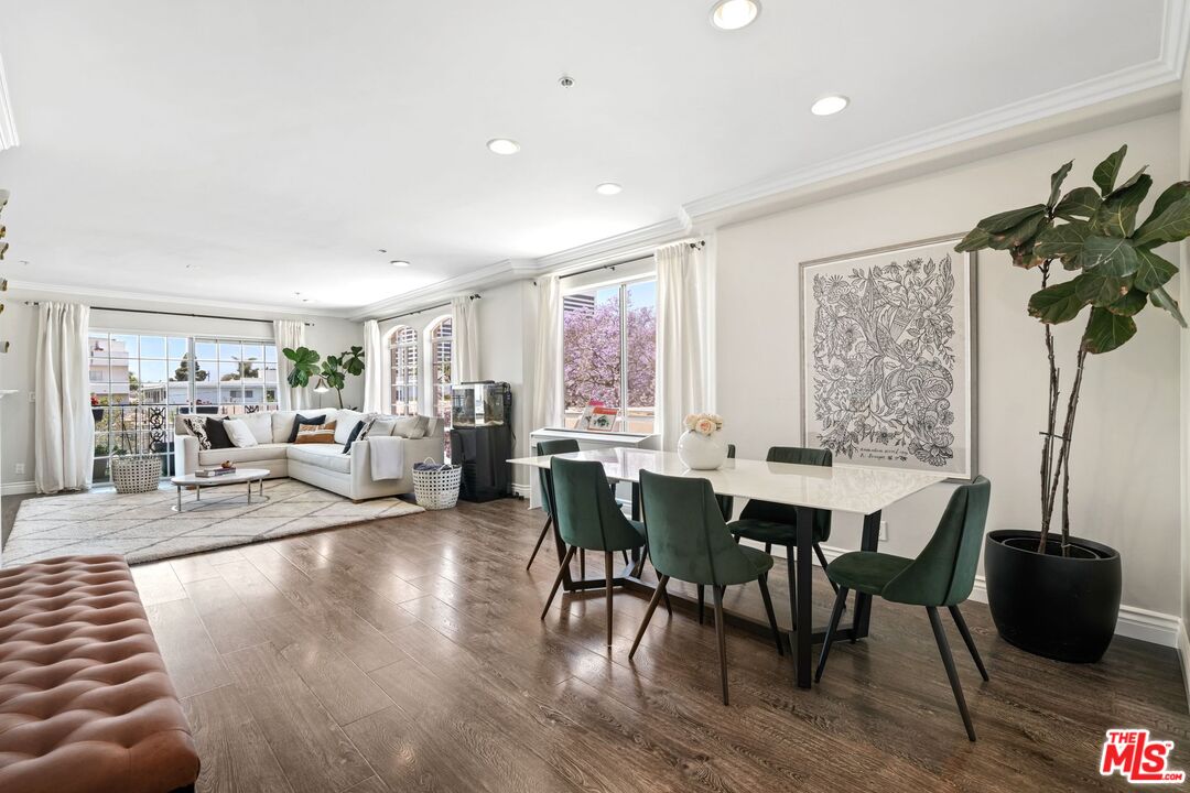 1842 Greenfield Ave Unit: 301