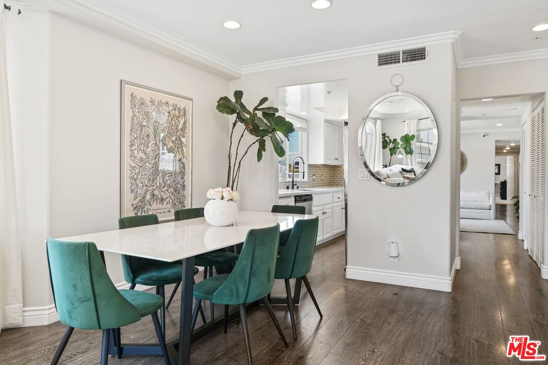 1842 Greenfield Ave Unit: 301