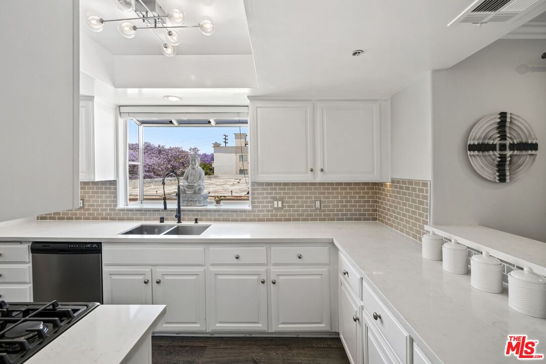 1842 Greenfield Ave Unit: 301
