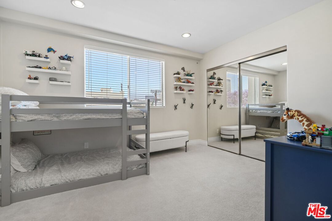 1842 Greenfield Ave Unit: 301