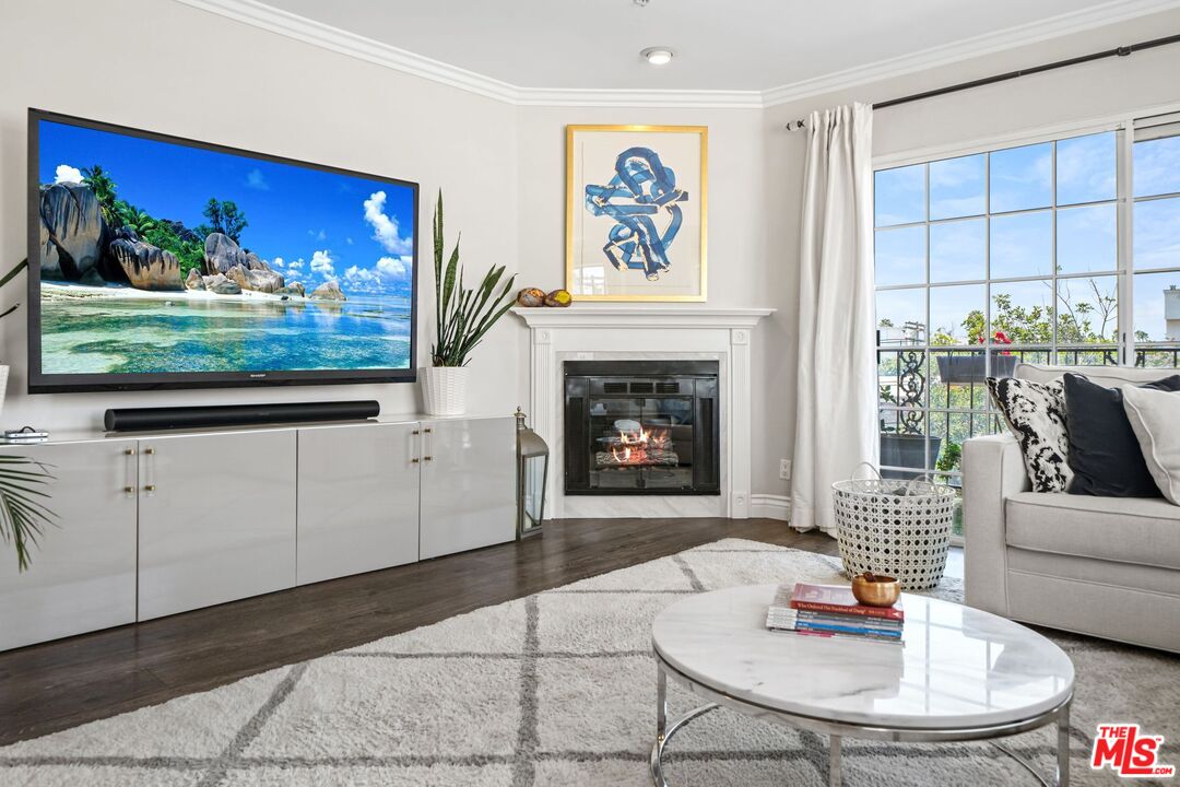 1842 Greenfield Ave Unit: 301