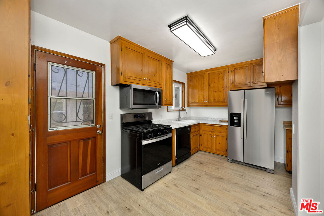 2011 N Evergreen St