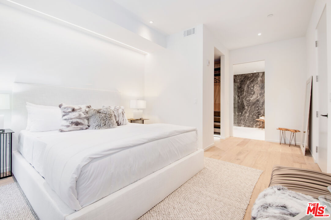 1030 N Kings RD Unit: 303