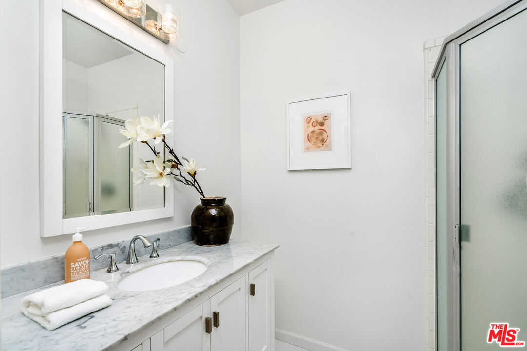 1830 Westholme Ave Unit: 204