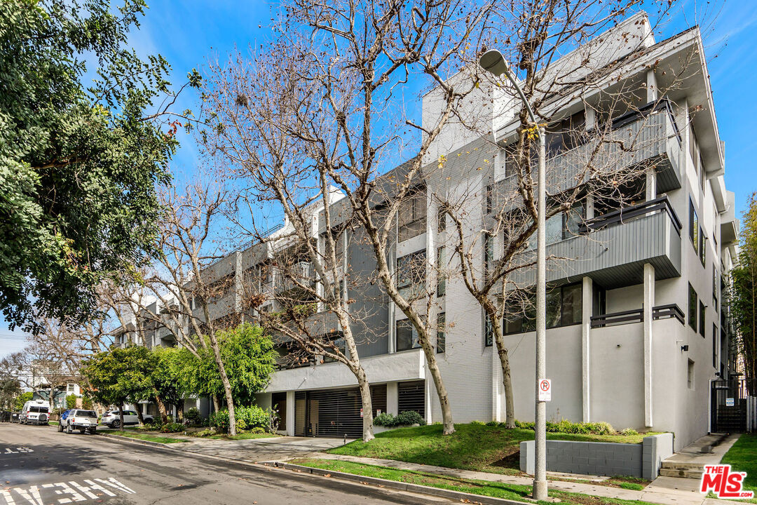 1830 Westholme Ave Unit: 204