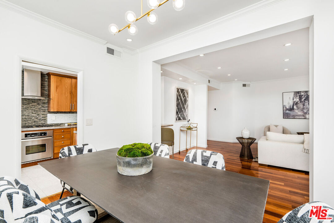 1830 Westholme Ave Unit: 204
