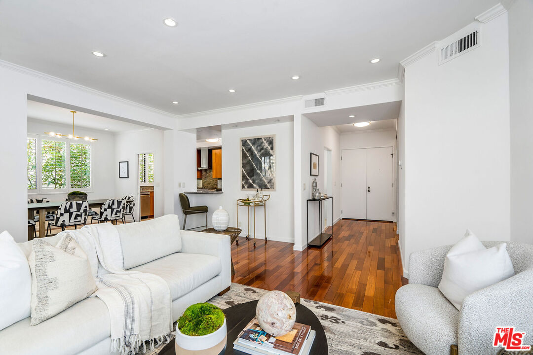 1830 Westholme Ave Unit: 204
