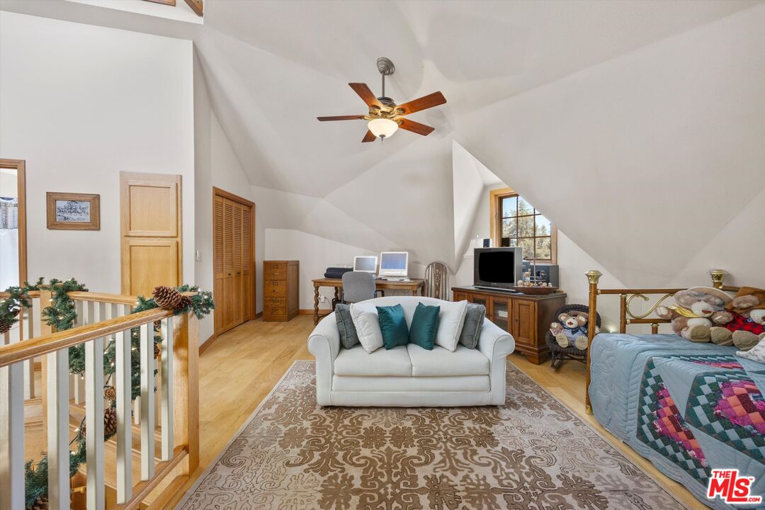 1551 Darling Ave